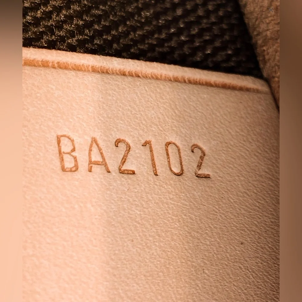 Authentic Louis Vuitton one size Monogram Garment Cover - Picture 3 of 5